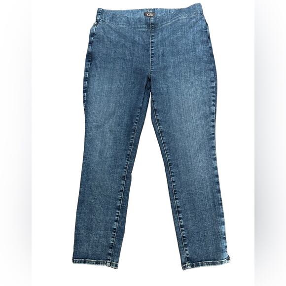 NYDJ Women’s Size 12 Pull On Cropped Jeans with Lift and Tuck Technology - Picture 1 of 9